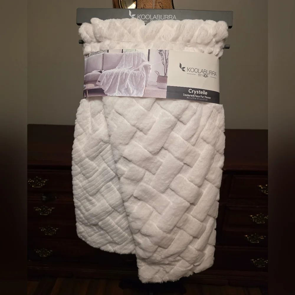Koolaburra Crystelle Textured Faux Fur Throw - White